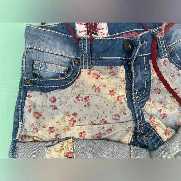 LOW RISE 1st KISS Floral Denim Women's Shorts SIZE 0 JUNIORS NWT - Picture 3 of 15